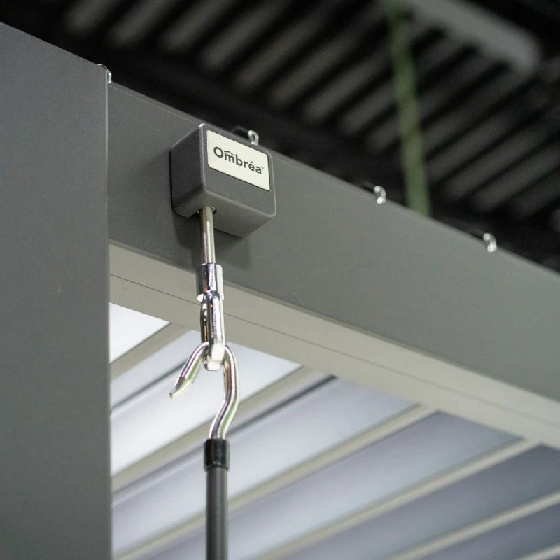 Pergola bioclimatique adossée en alu anthracite 3x5.3m Ombrea