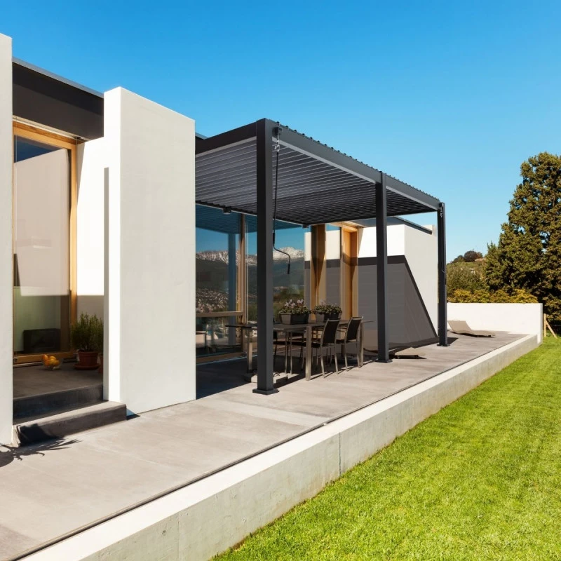 Pergola bioclimatique adossée en alu anthracite 3x5.3m Ombrea